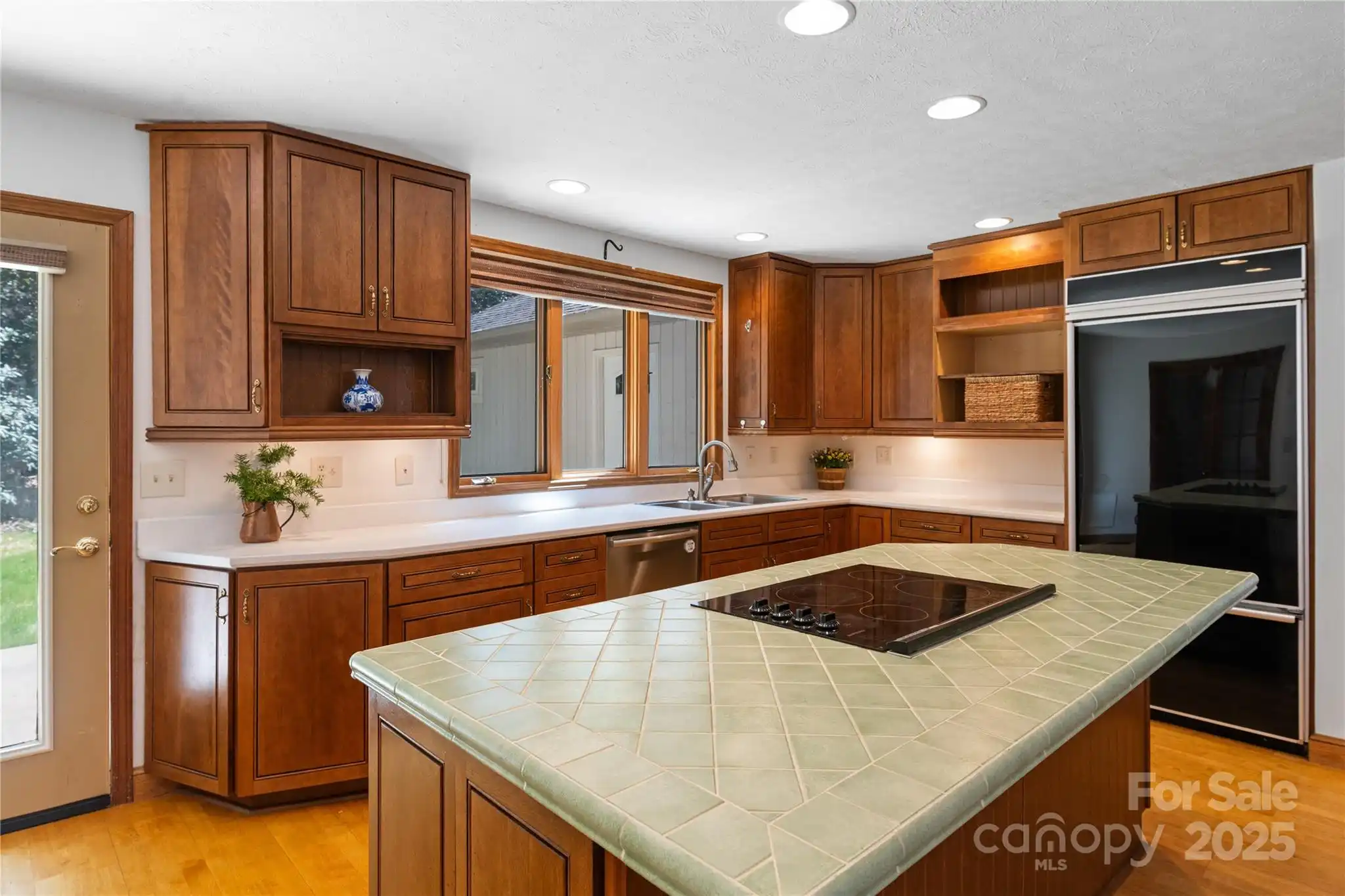 Listing Photo 11