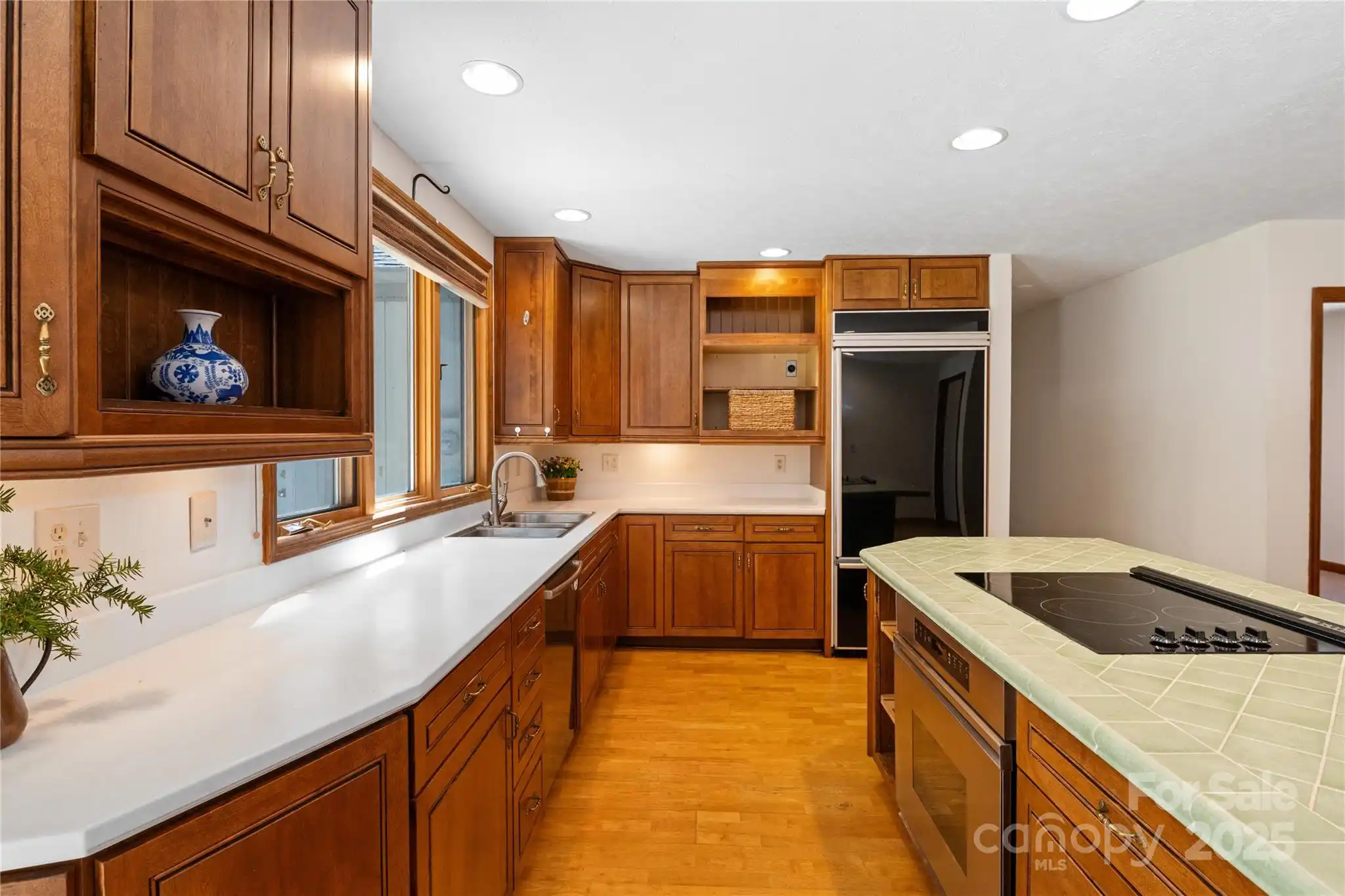 Listing Photo 12