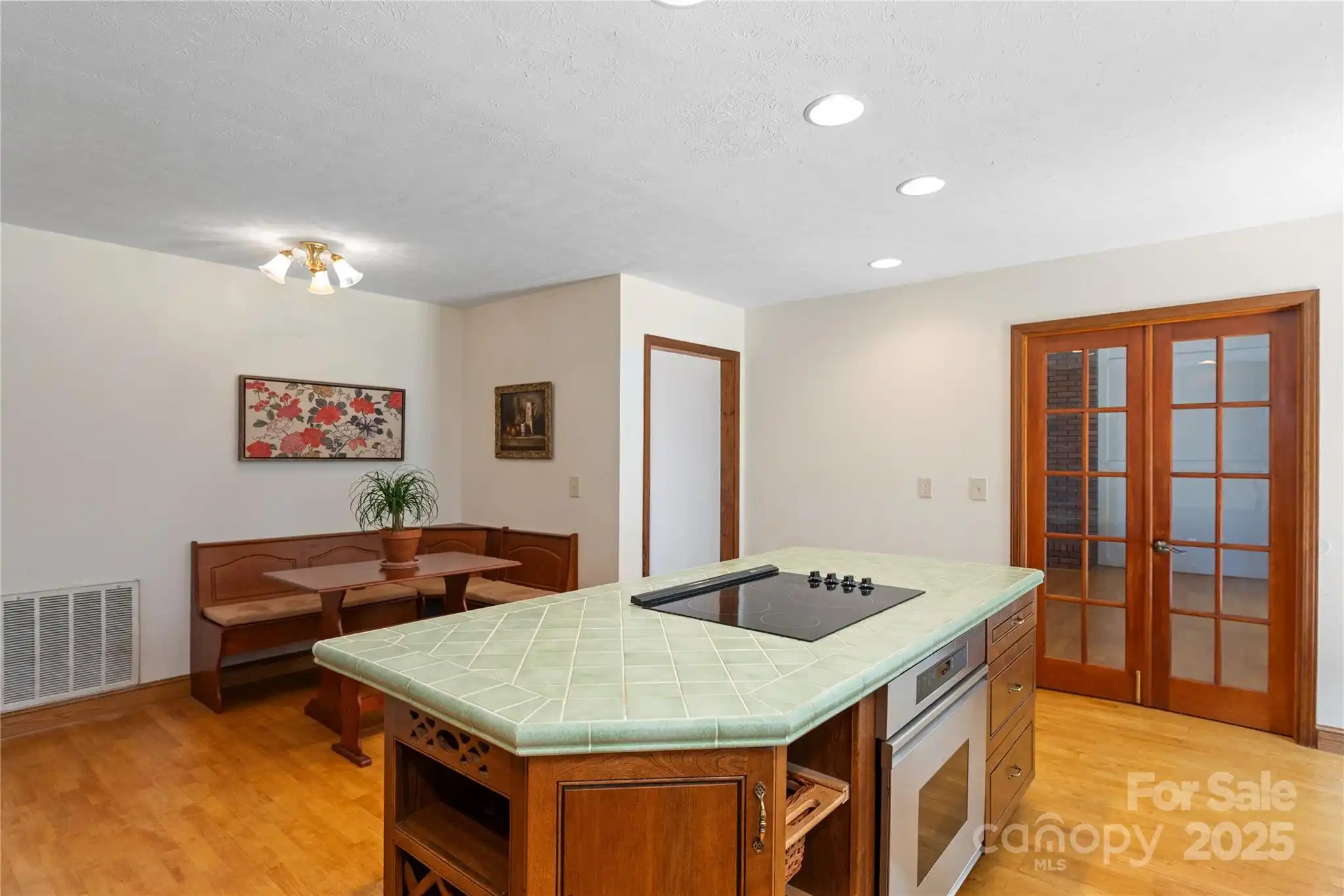 Listing Photo 14
