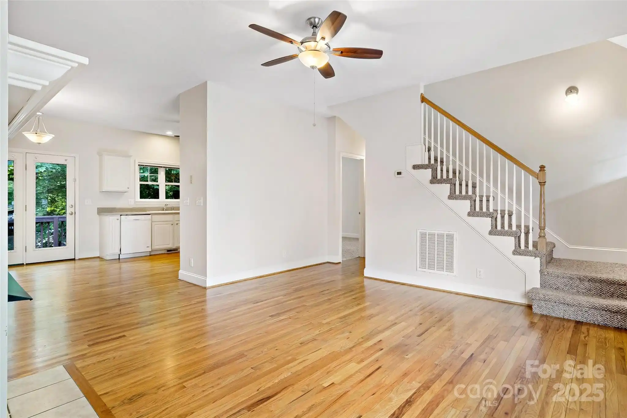 Listing Photo 10