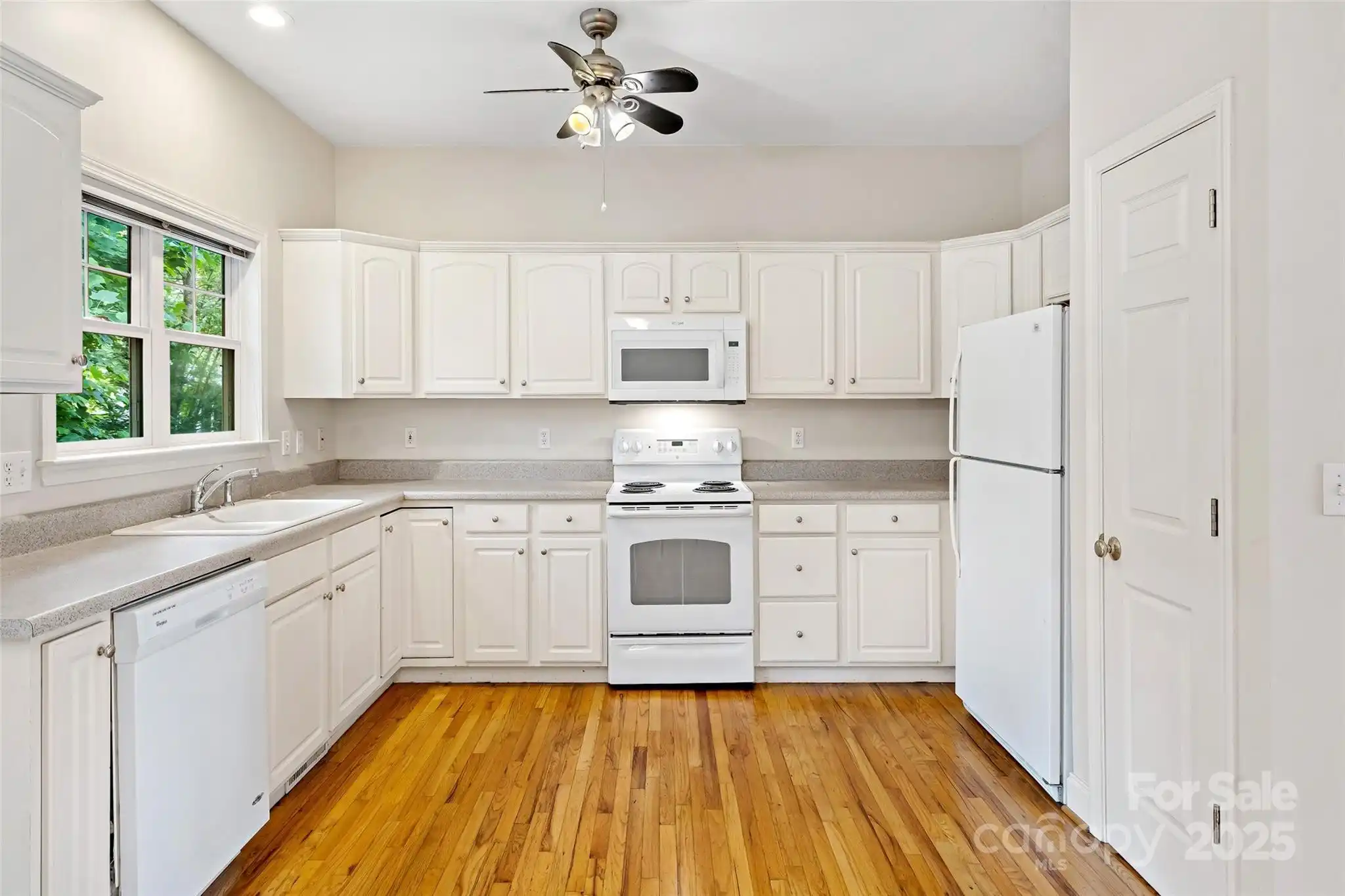 Listing Photo 13