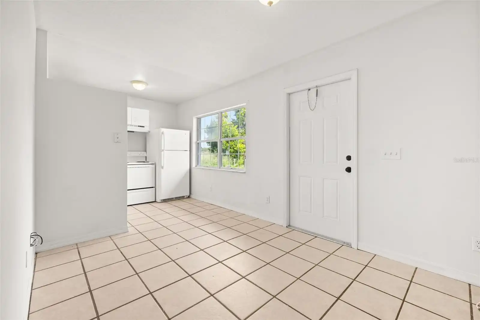Listing Photo 8