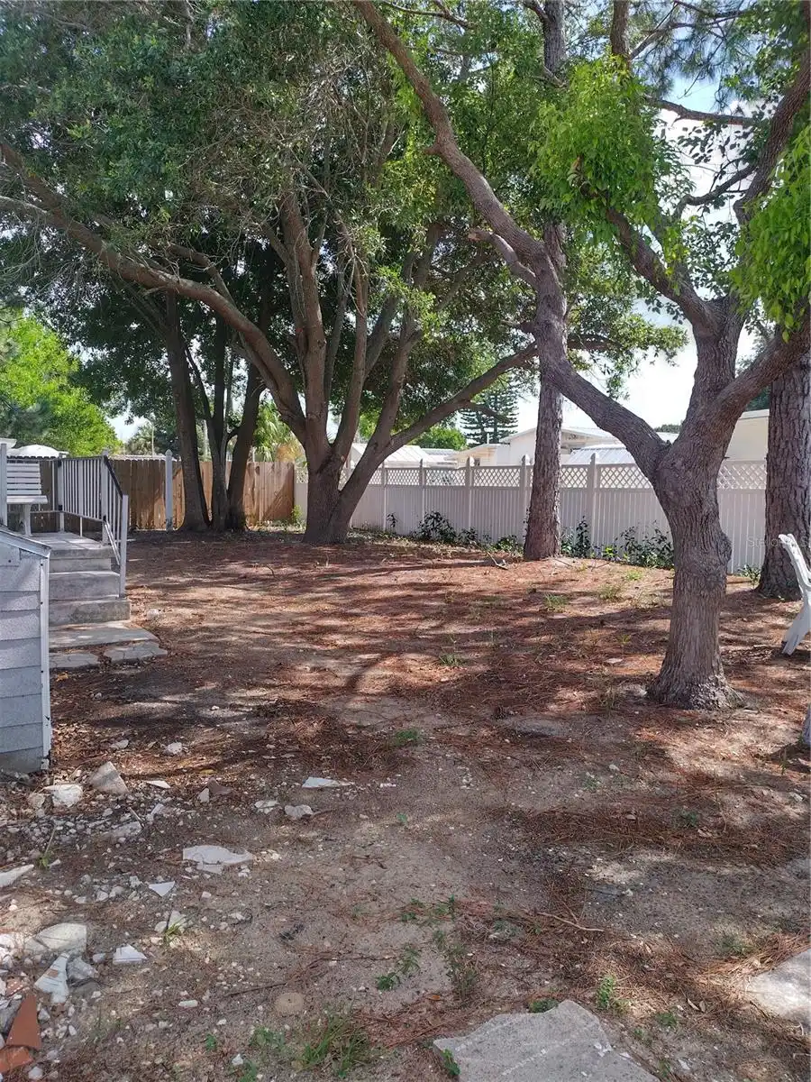 Listing Photo 11