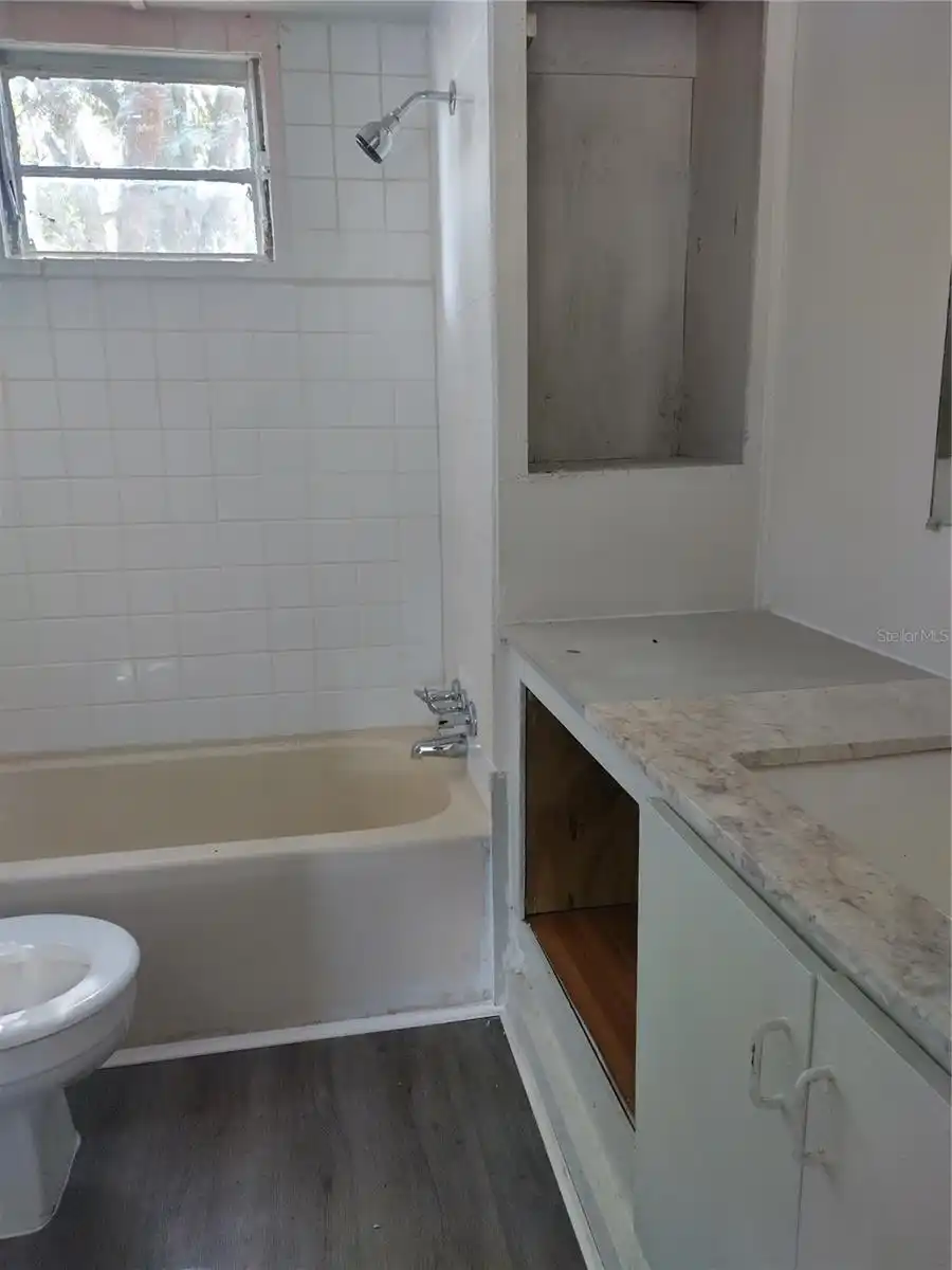 Listing Photo 8