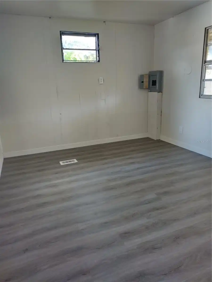 Listing Photo 9