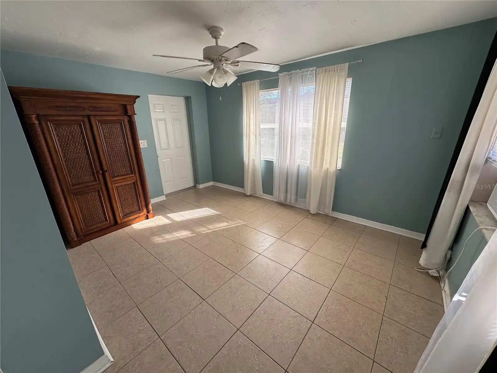 Listing Photo 8