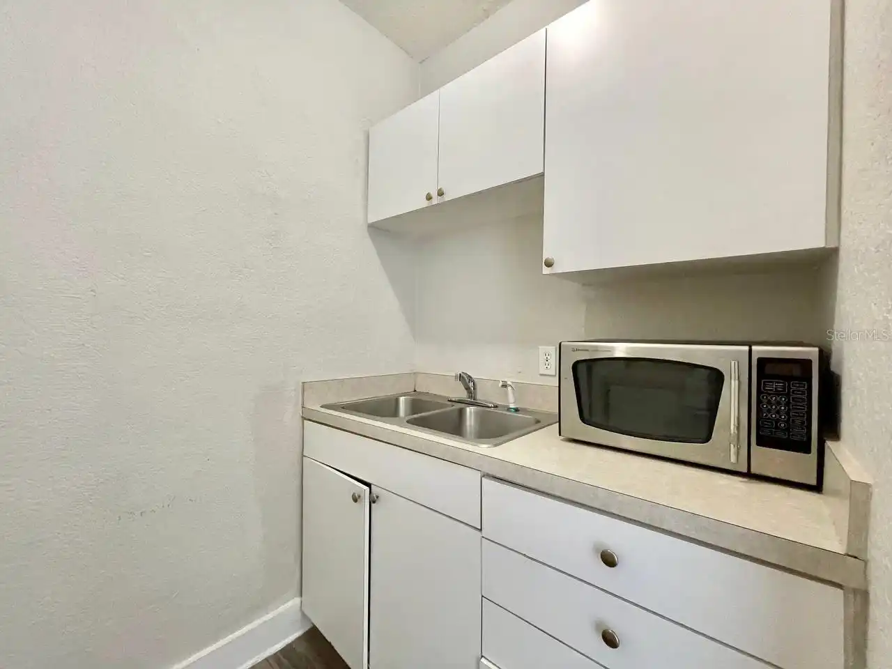 Listing Photo 8