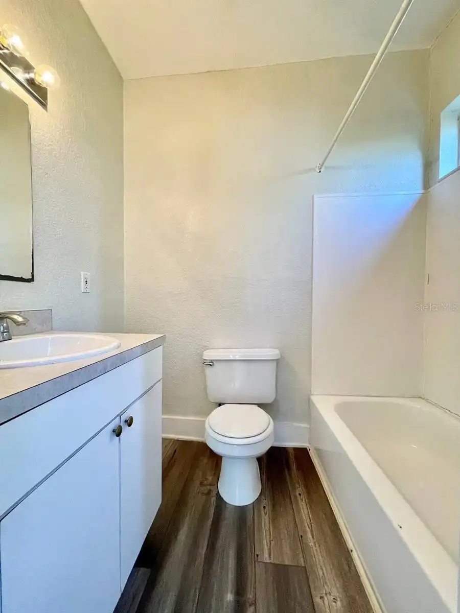 Listing Photo 10