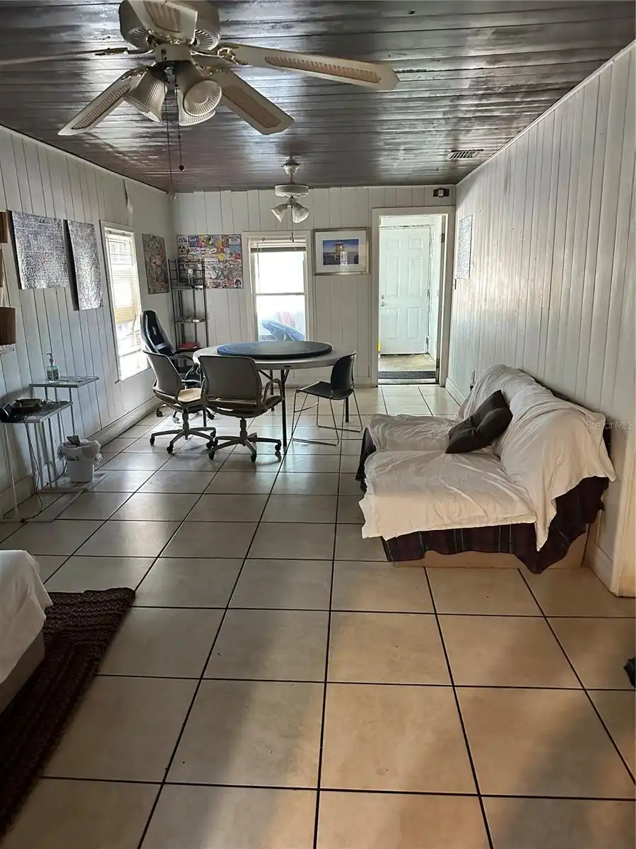 Listing Photo 11