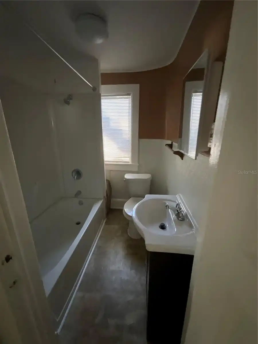 Listing Photo 11