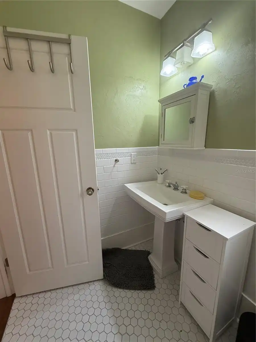 Listing Photo 9