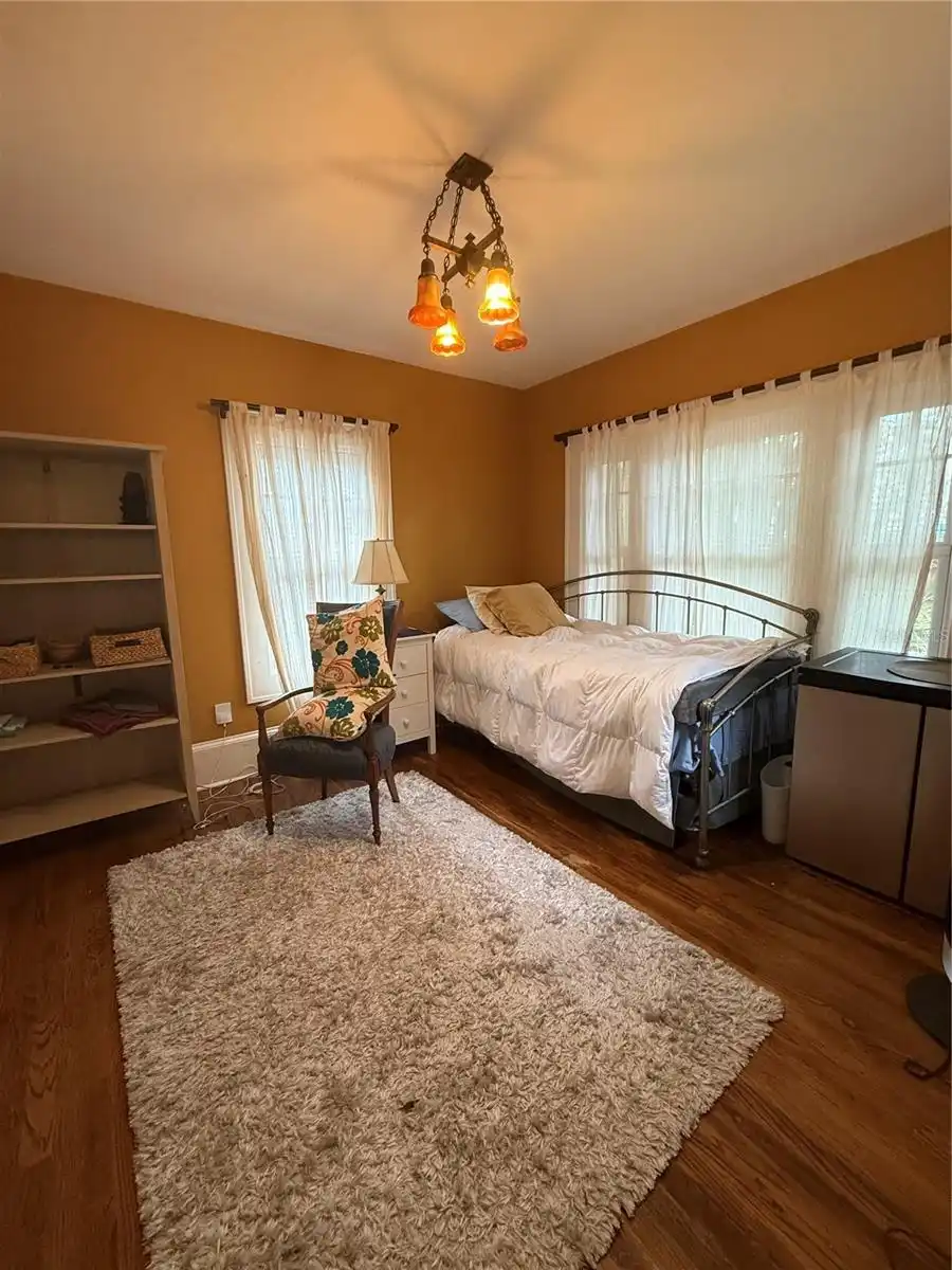 Listing Photo 10