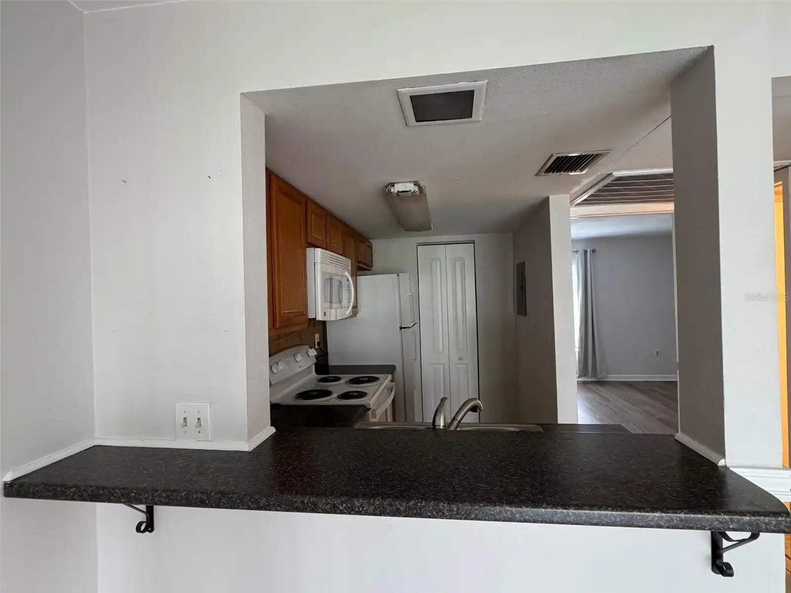 Listing Photo 8