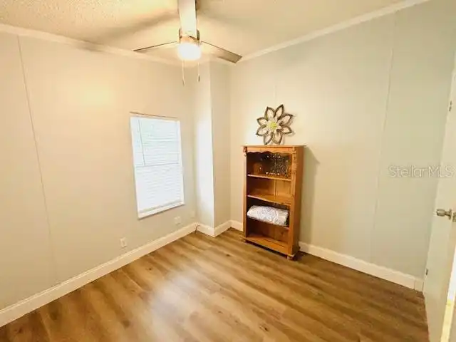 Listing Photo 12