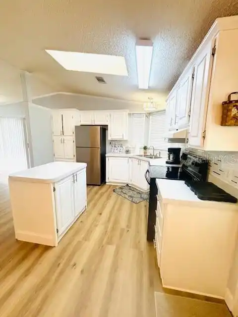 Listing Photo 8