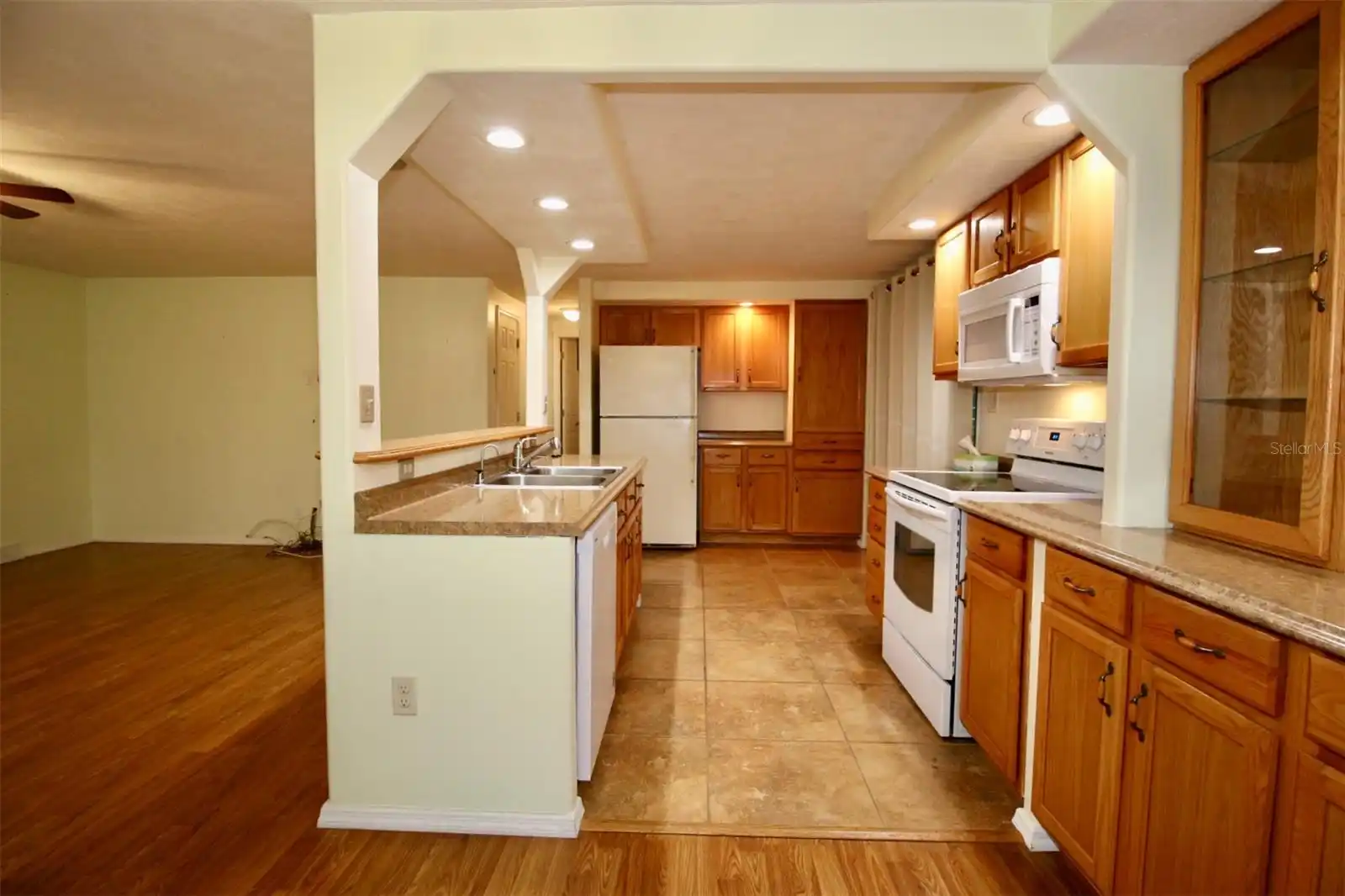 Listing Photo 12