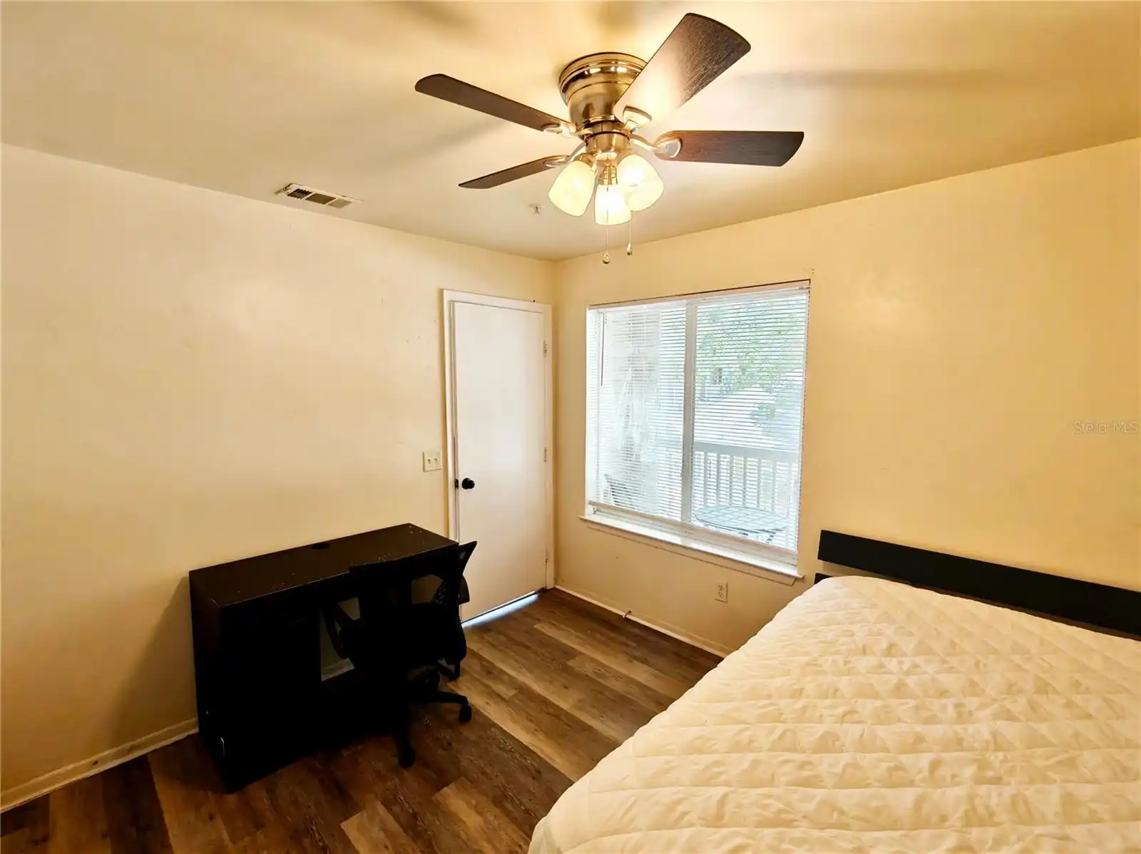 Listing Photo 12