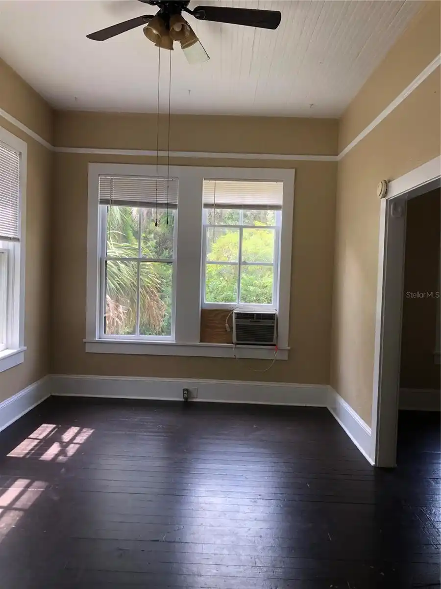 Listing Photo 11