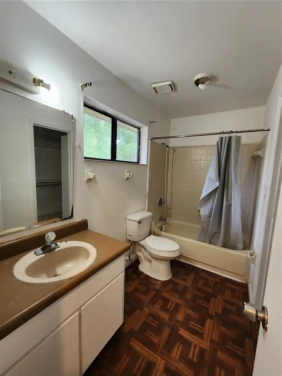 Listing Photo 9