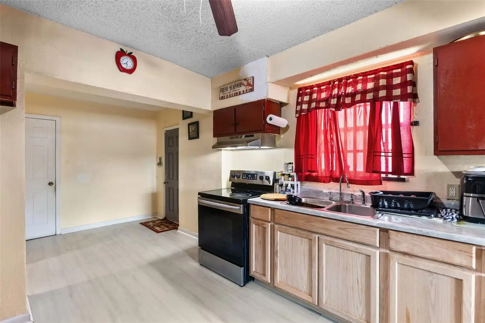 Listing Photo 12
