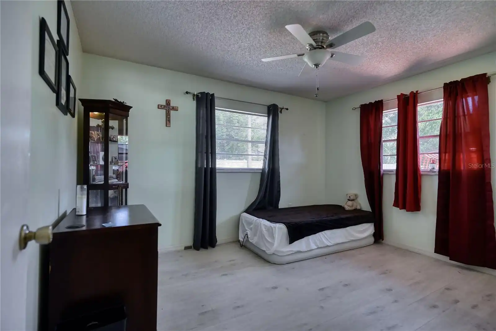 Listing Photo 10