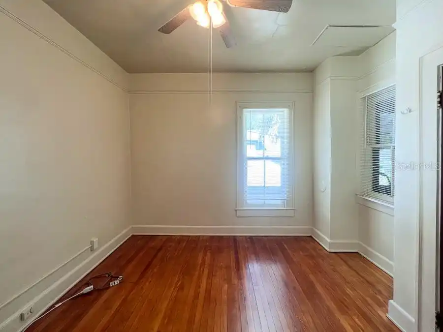 Listing Photo 11