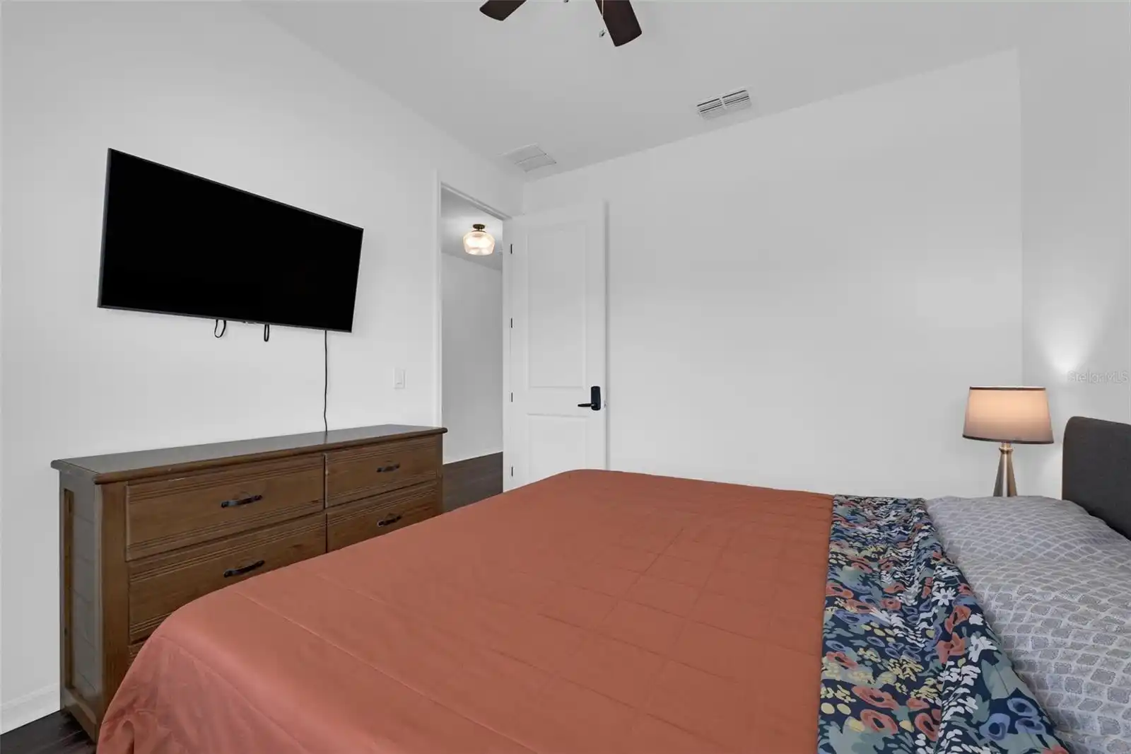 Listing Photo 6