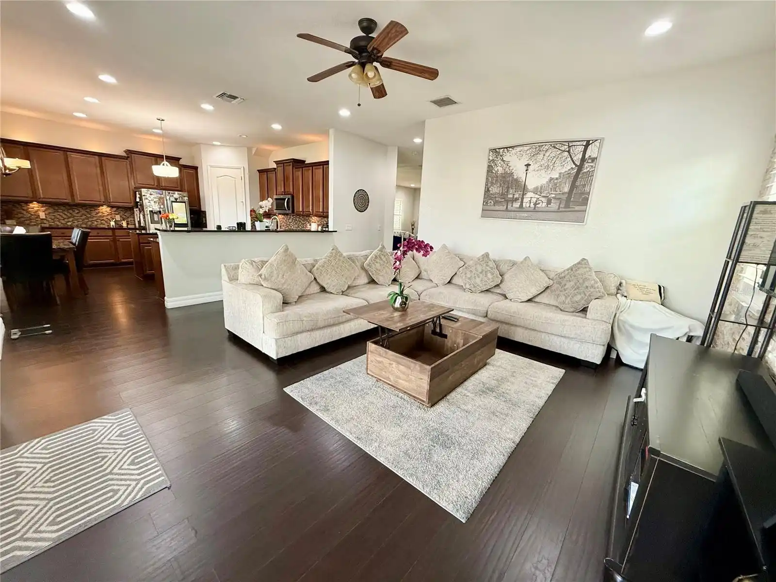 Listing Photo 11