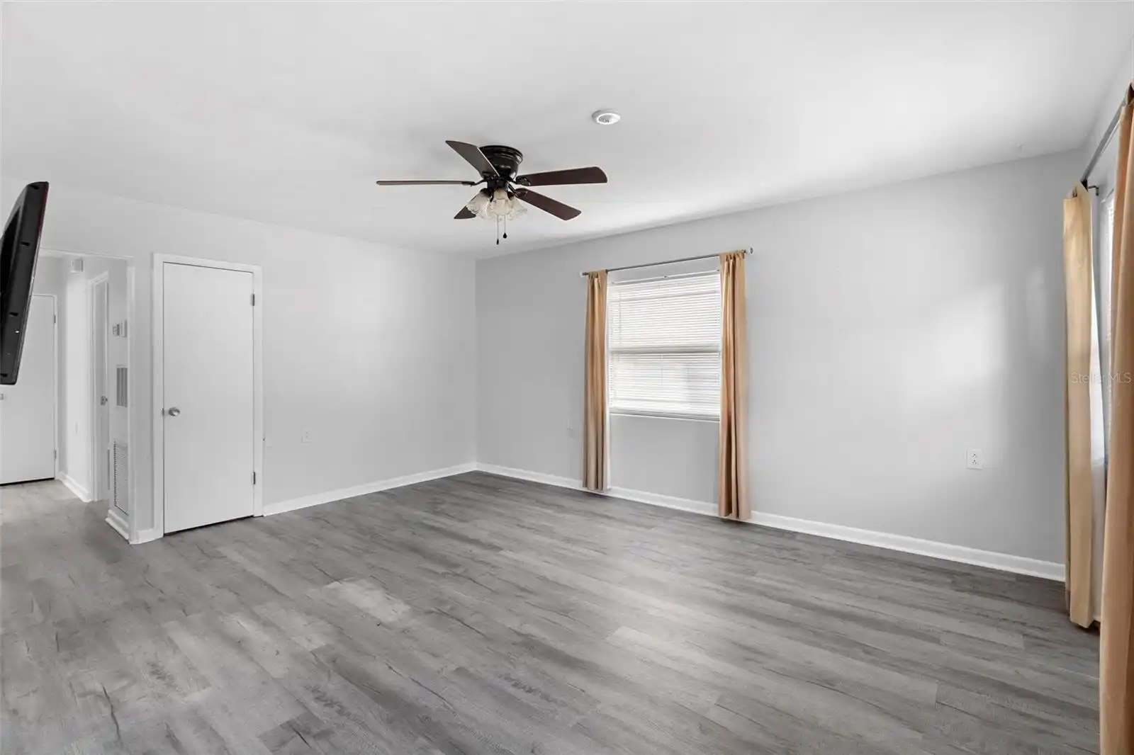 Listing Photo 12