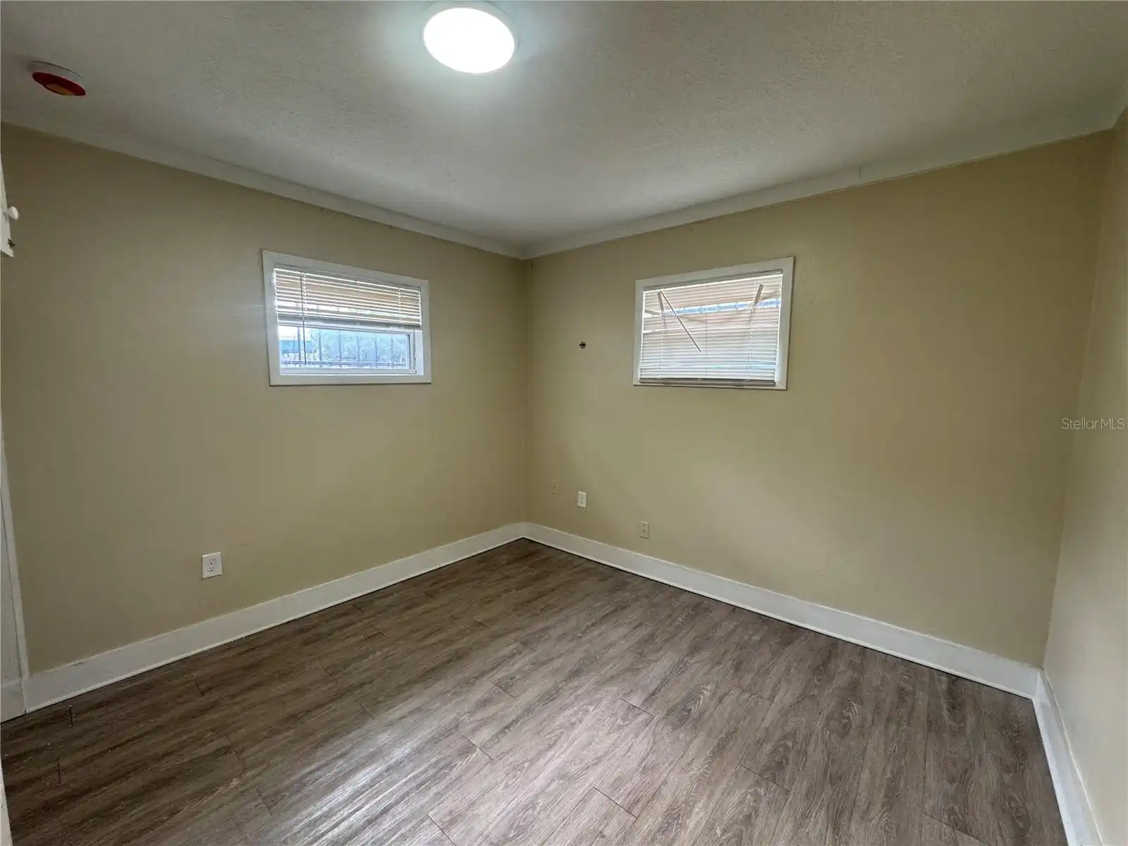Listing Photo 12