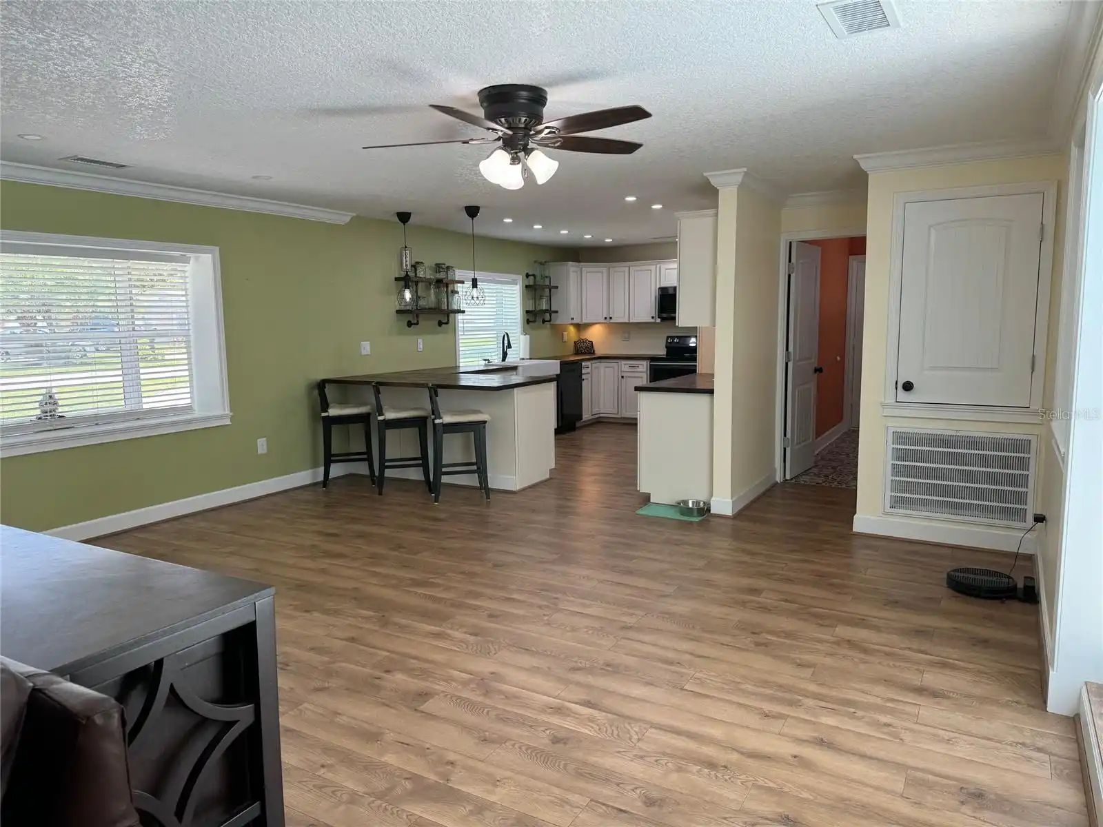 Listing Photo 11