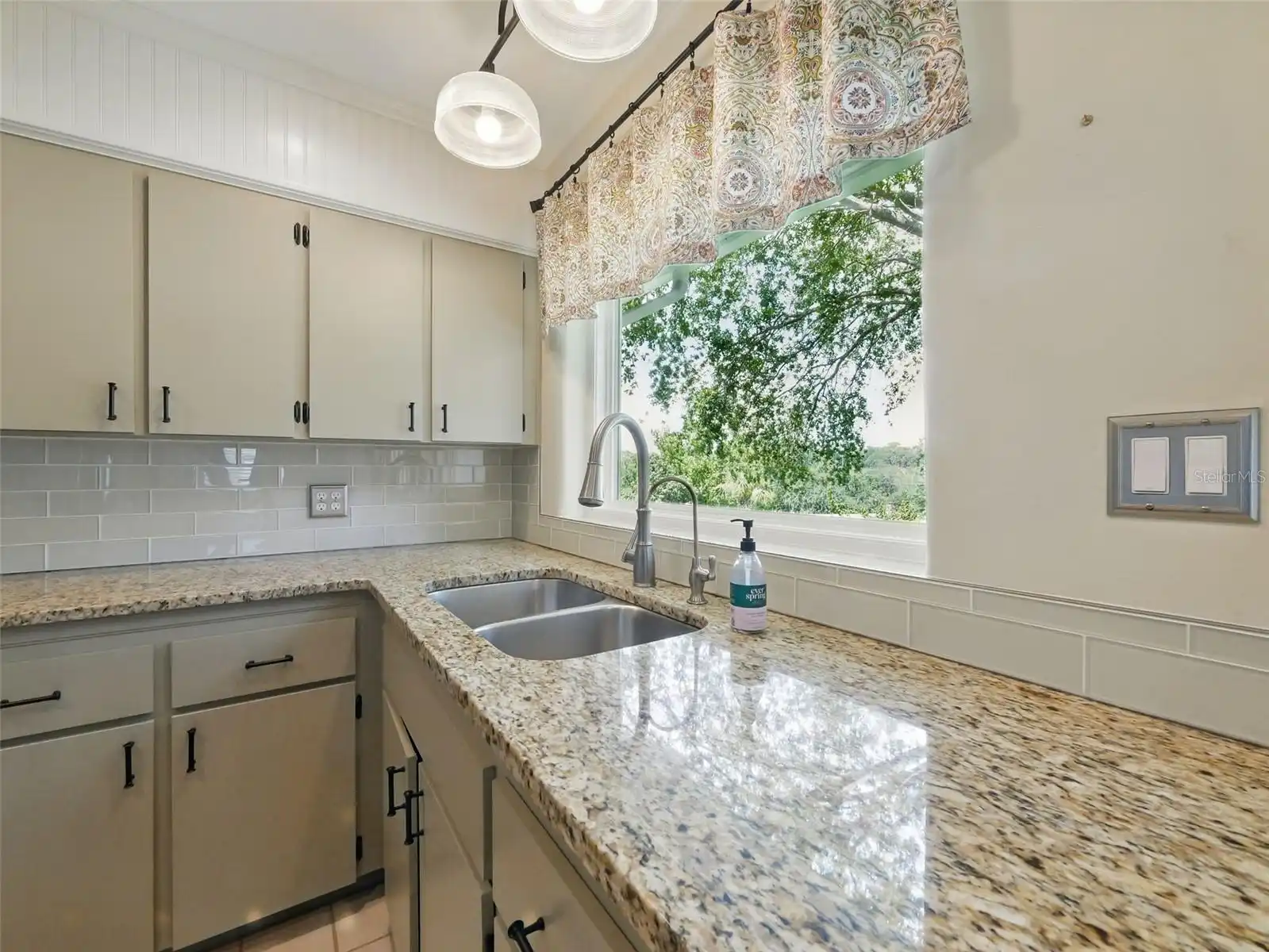 Listing Photo 11