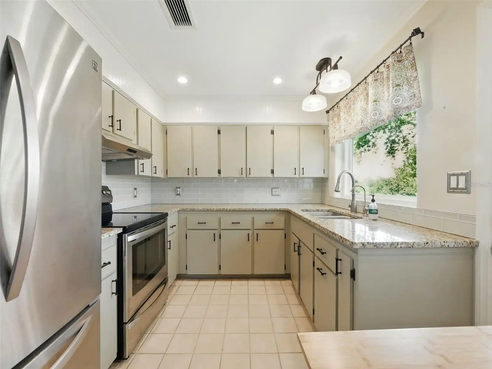 Listing Photo 10