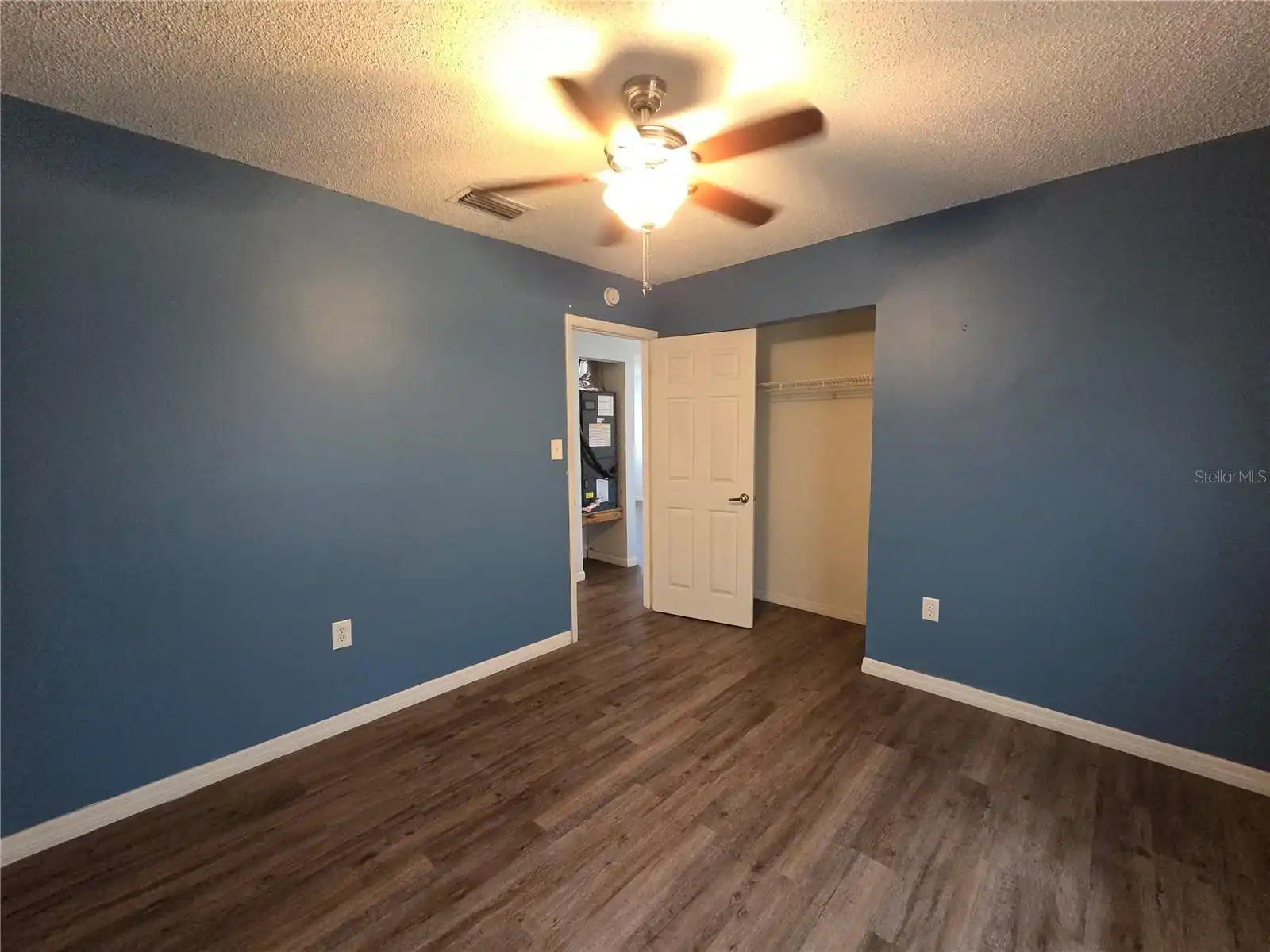 Listing Photo 12