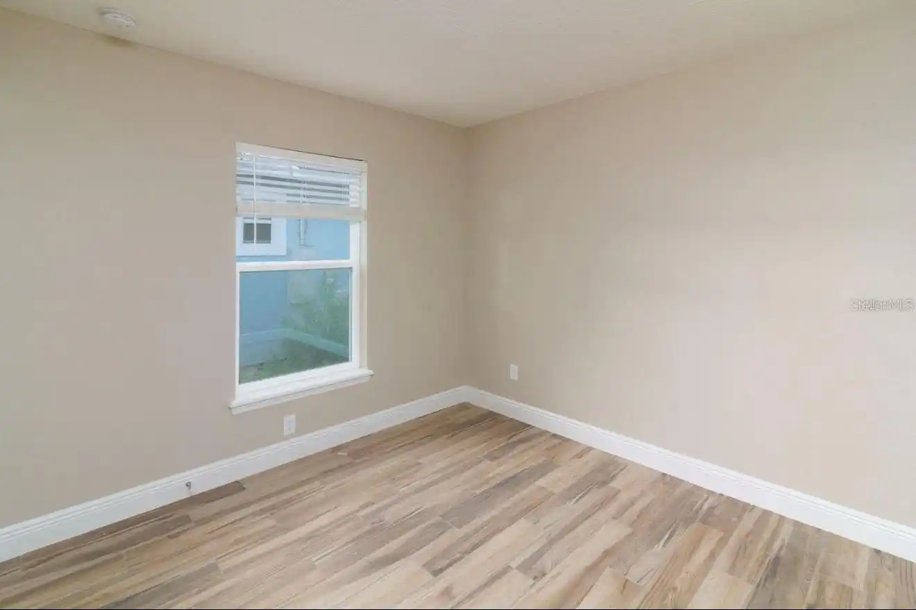 Listing Photo 9