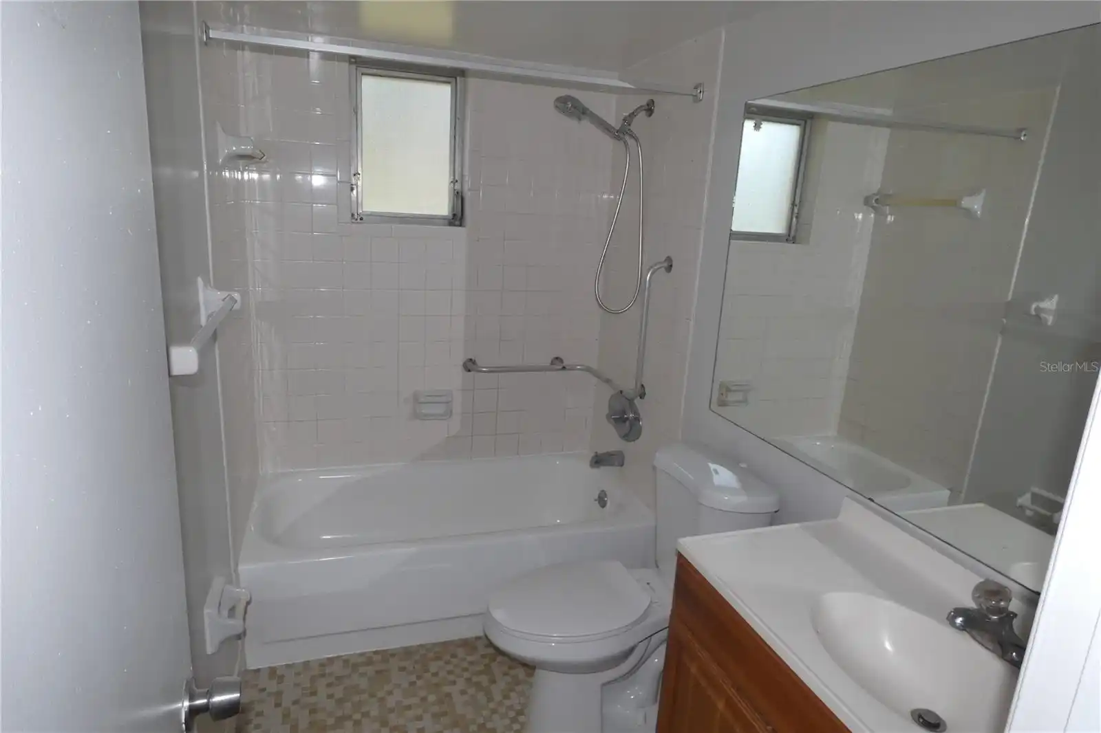 Listing Photo 9