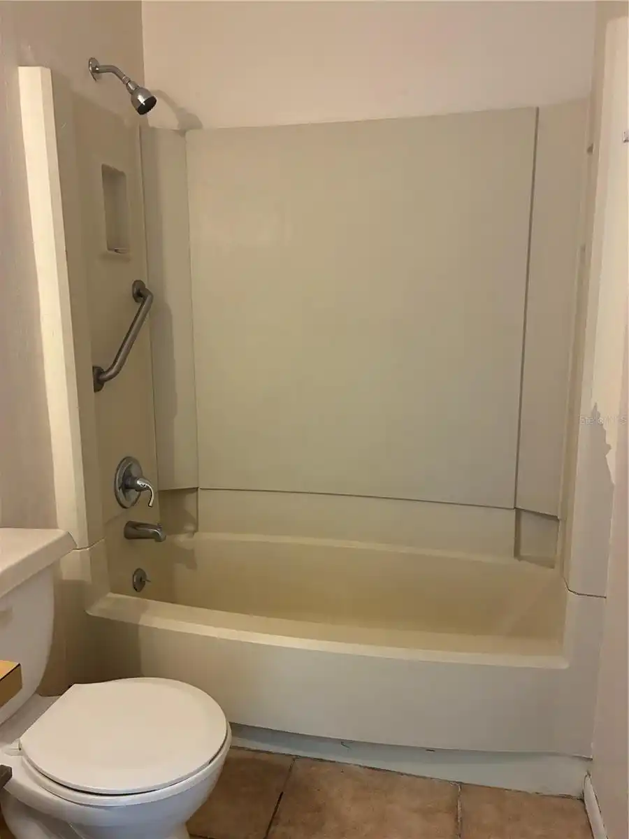 Listing Photo 11