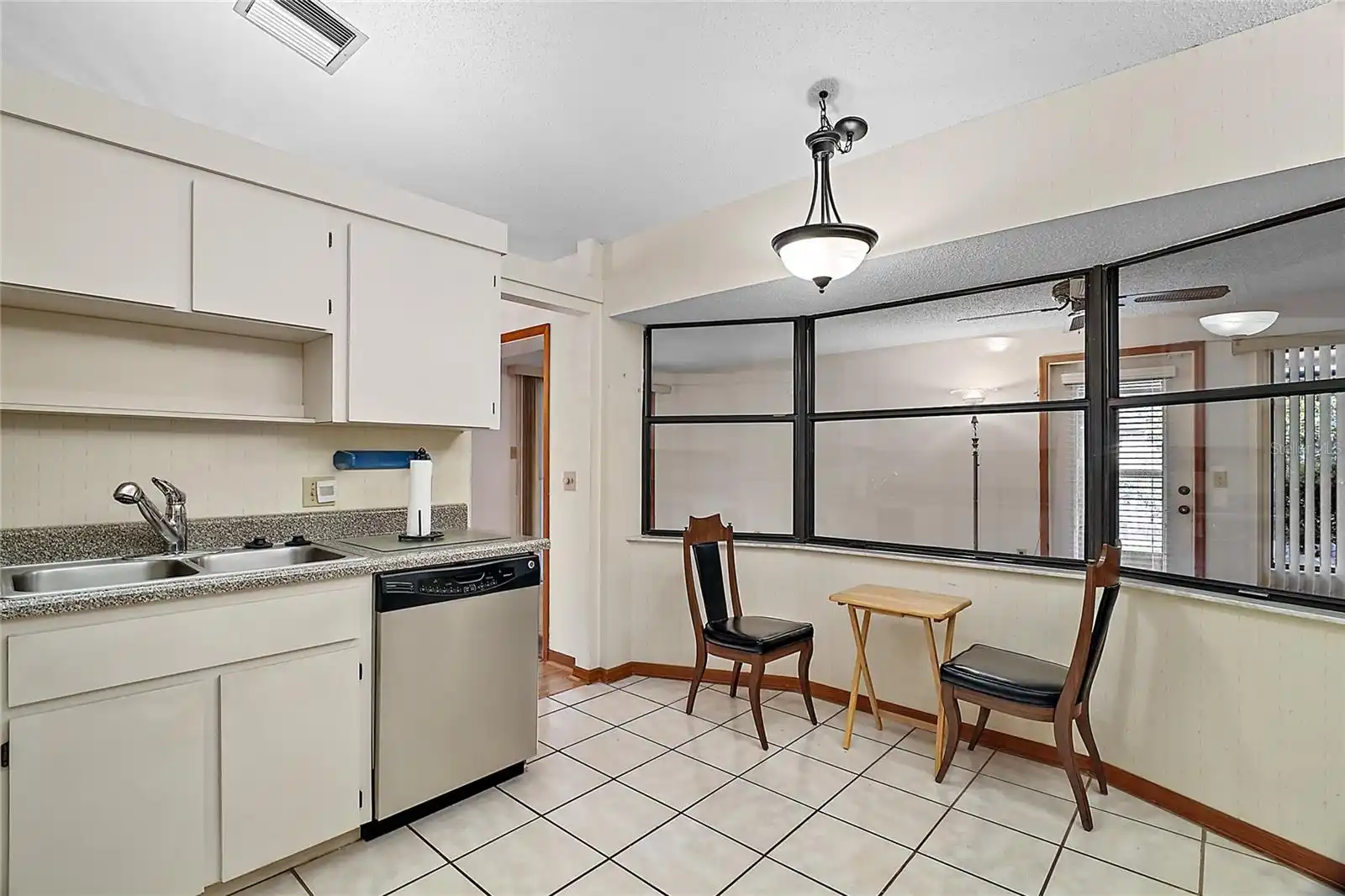 Listing Photo 12