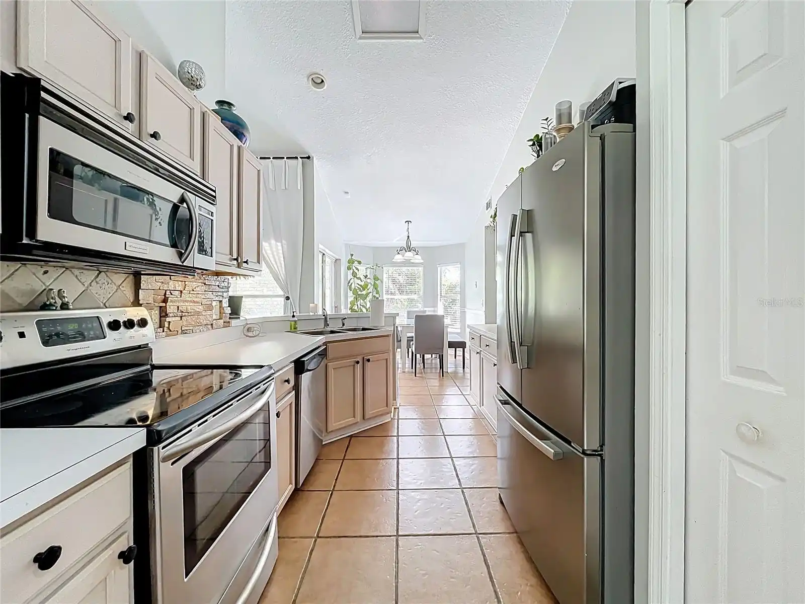Listing Photo 10