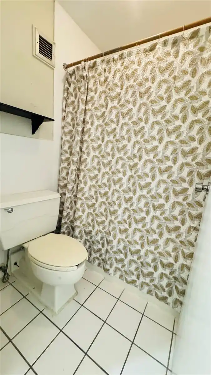 Listing Photo 10