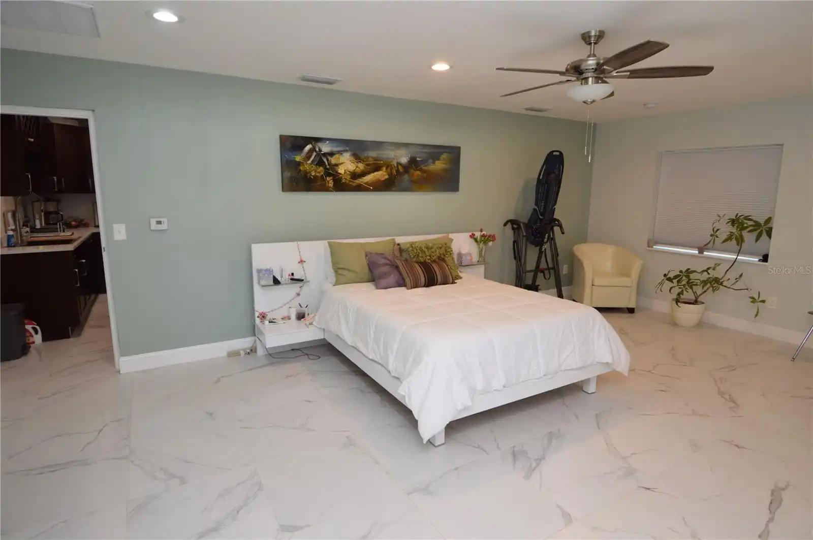 Listing Photo 10