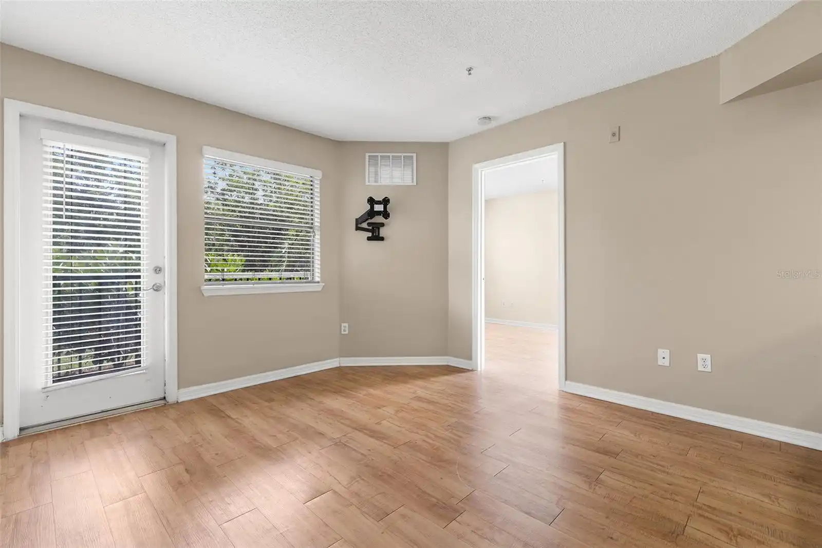 Listing Photo 12