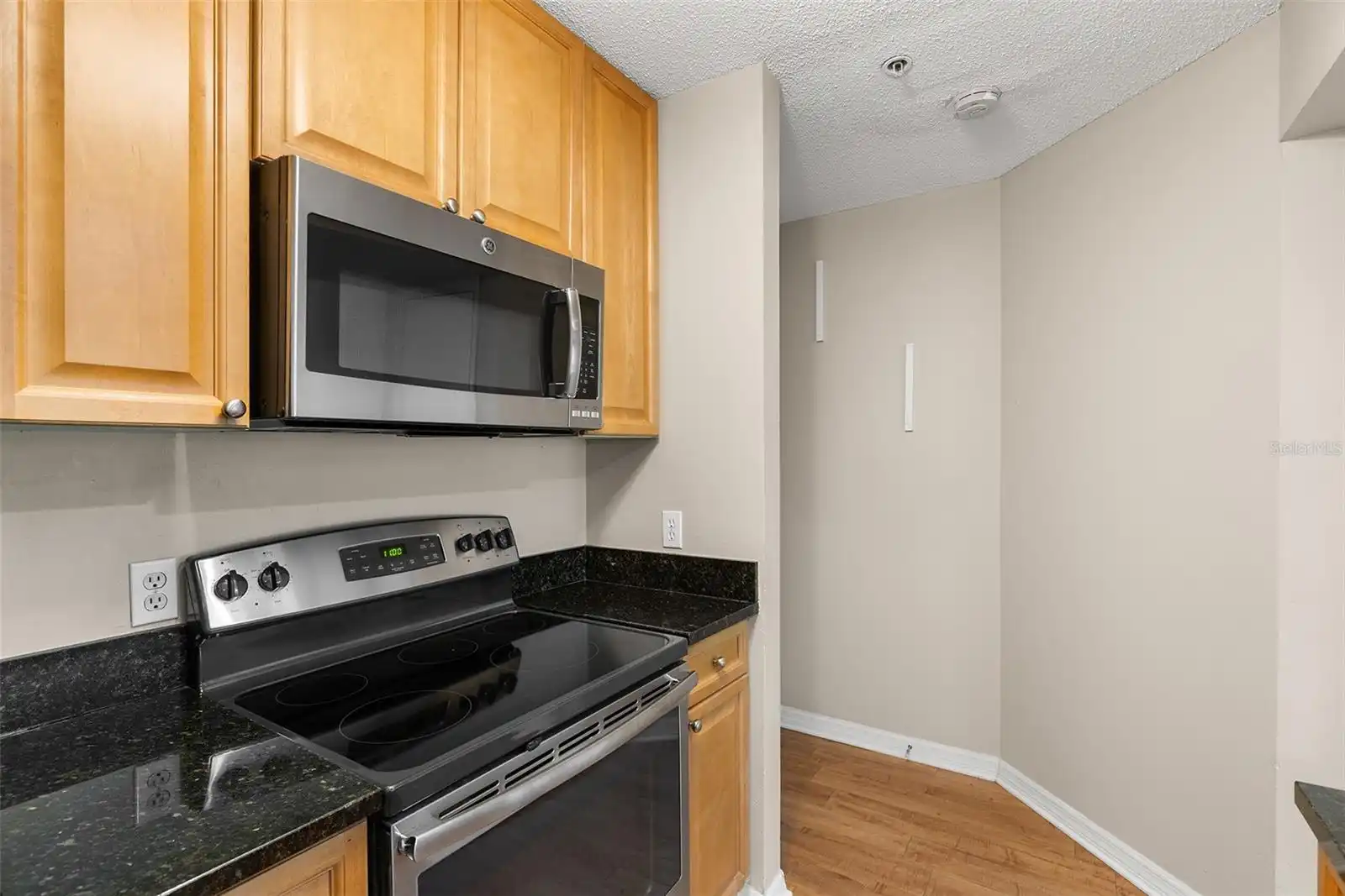Listing Photo 9
