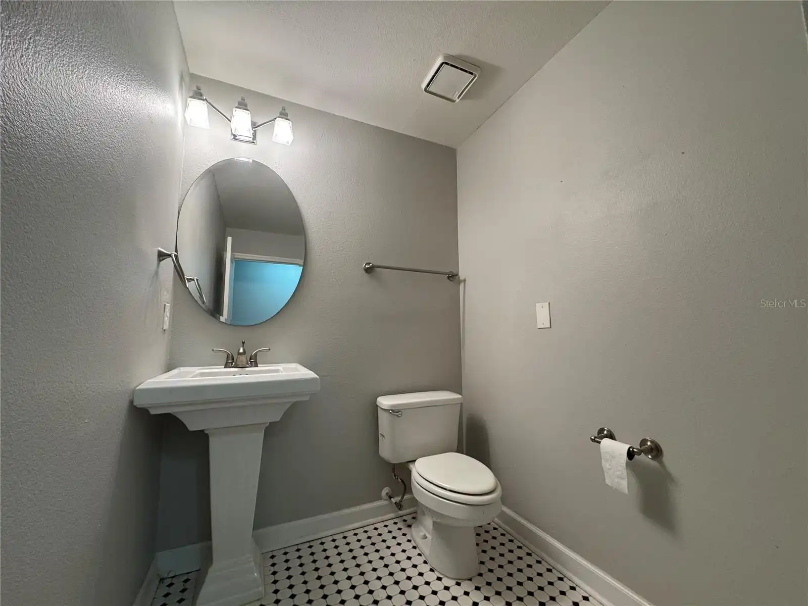 Listing Photo 12
