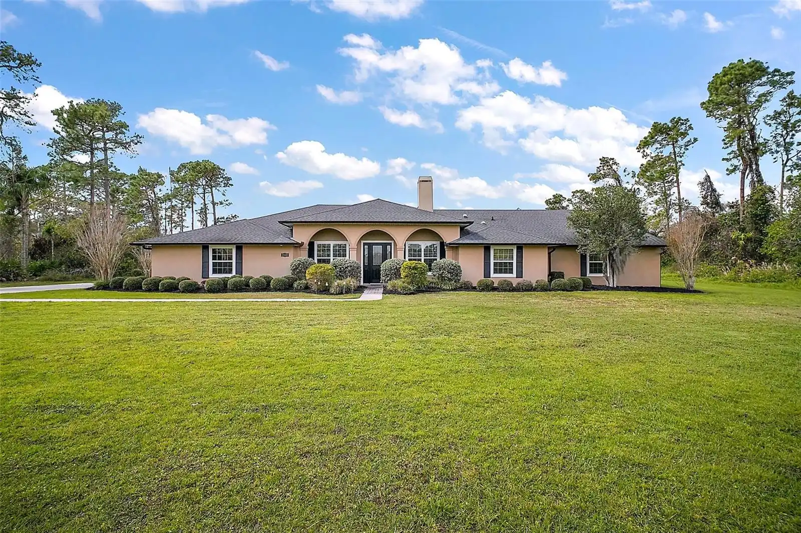 Tavares Real Estate