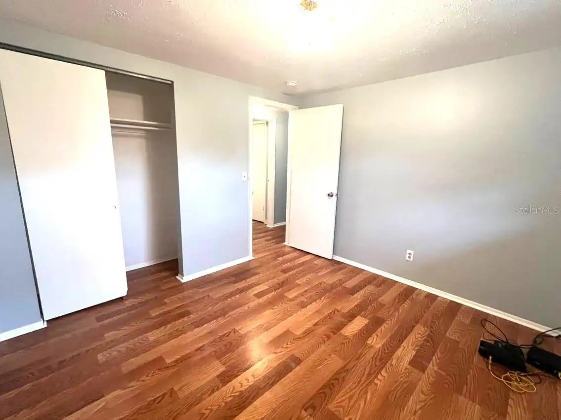 Listing Photo 9