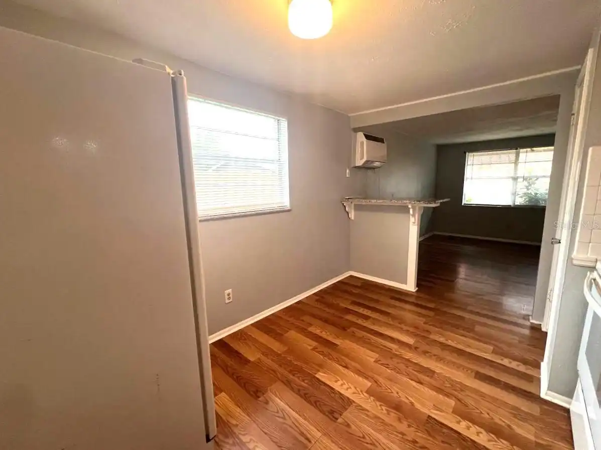 Listing Photo 8