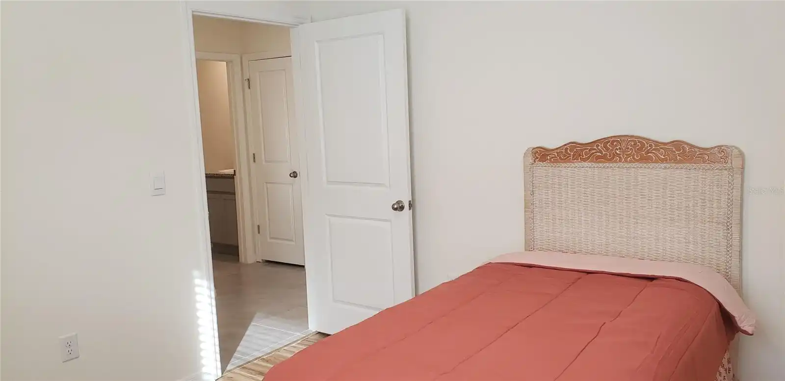 Listing Photo 12
