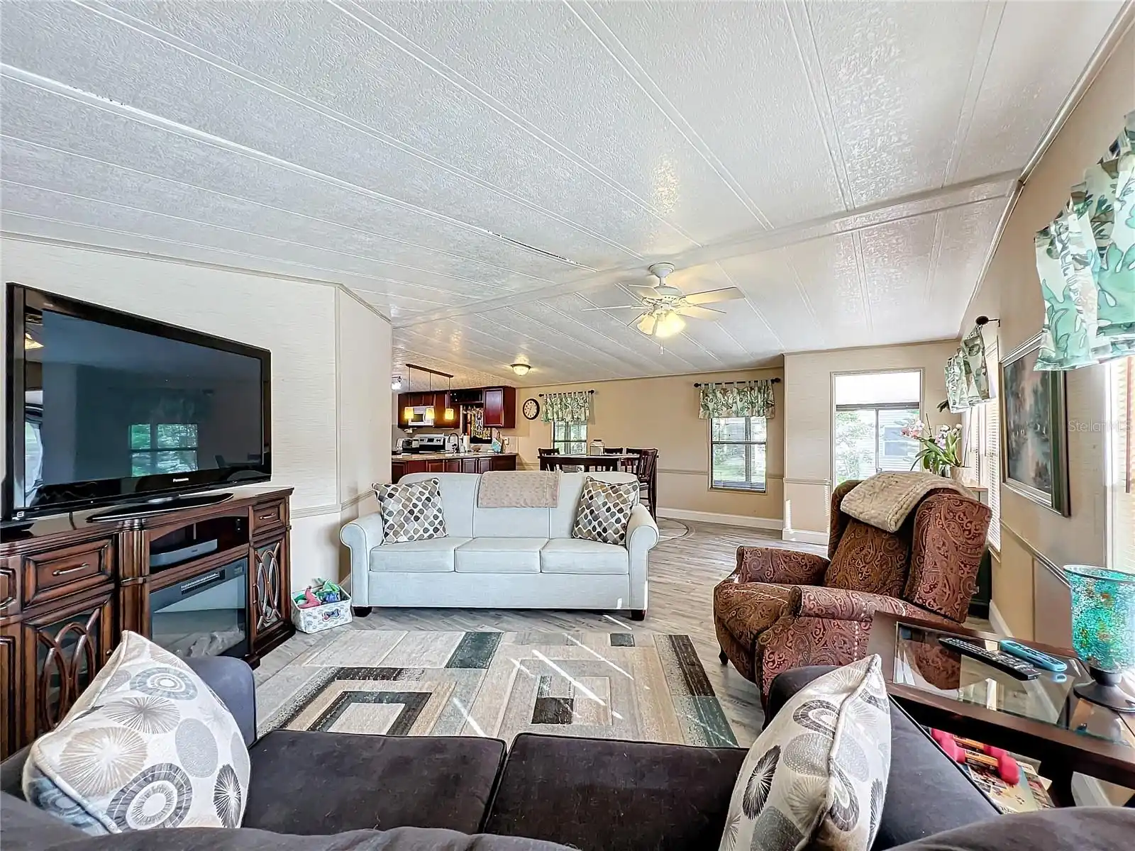 Listing Photo 10