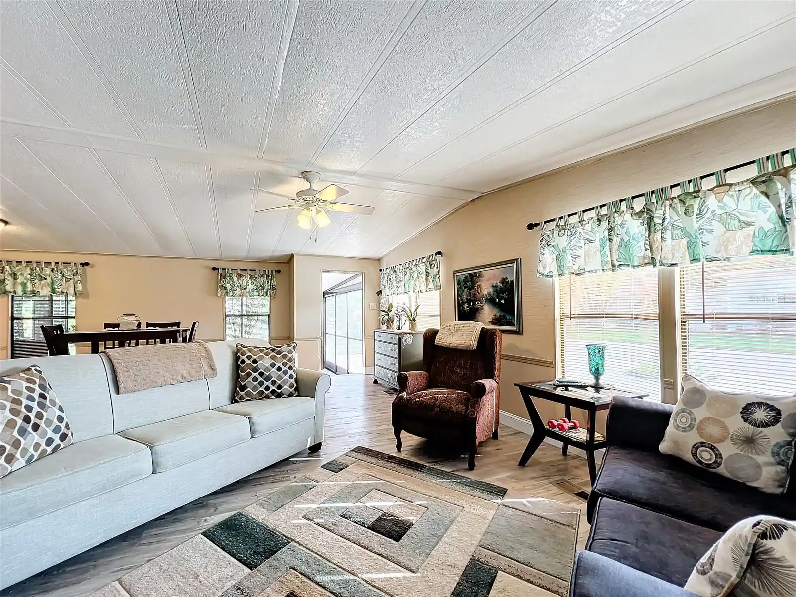 Listing Photo 9